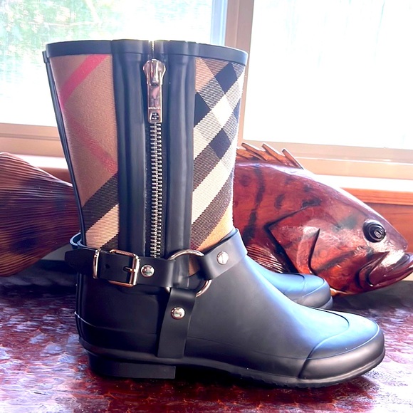 Burberry Zane Vintage Check Harness Rain Boots 👢 Excellent Condition Size 7 37 - Picture 3 of 16